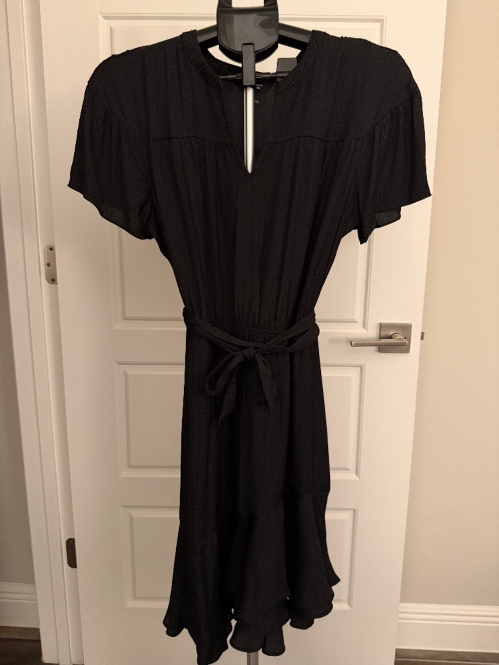 Simply Vera Black Tie-Waist Short Sleeve Midi Dress With Tapered Hem